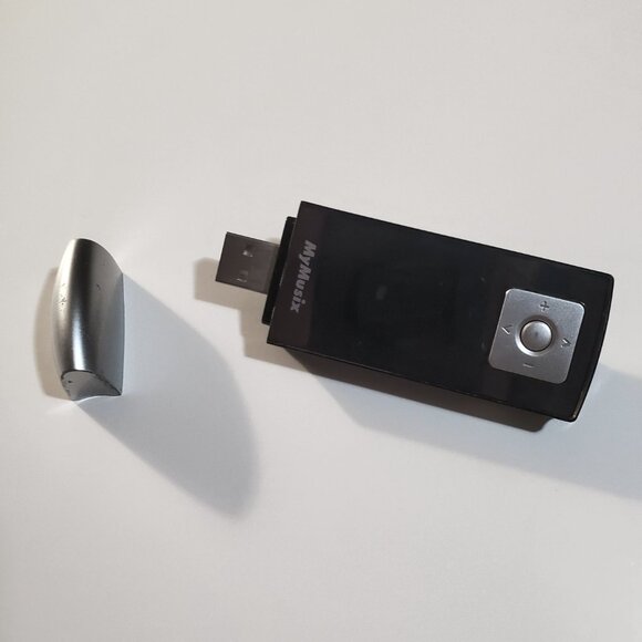 Vintage RadioShack MyMusix MP3 Player and 2GB USB Drive PD-6030 - Picture 2 of 13